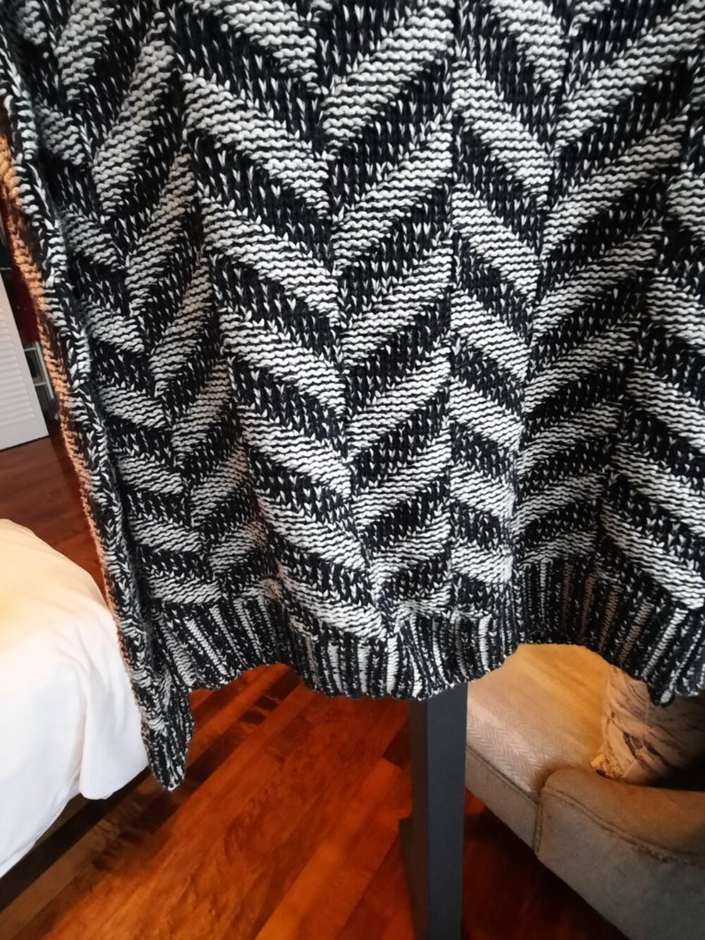Forever 21 Black & White Chevron Knit Moto-Style Jacket - Picture 7 of 8